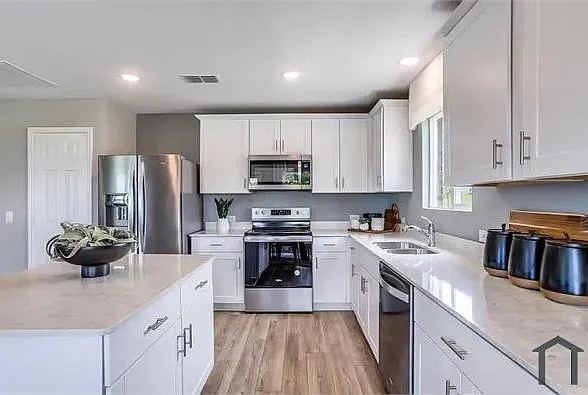 426 Lake Erie Dr — Photo 10