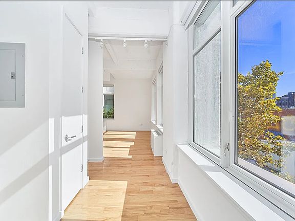 4th image of 53 Hope St Unit Penthouse 18