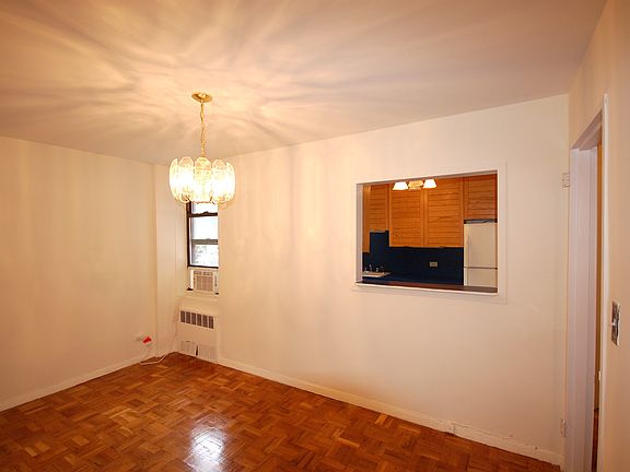 5th image of 3215 Arlington Ave APT 2G