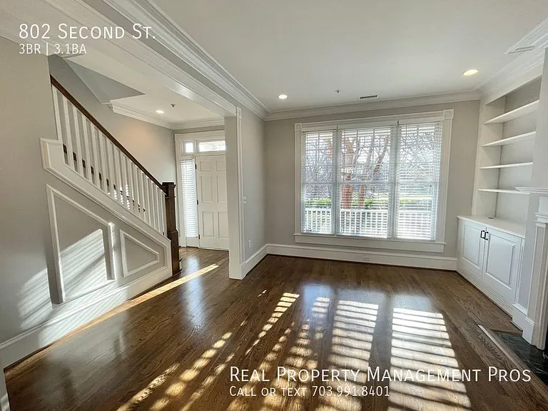802 2nd St — Photo 9