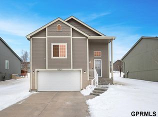 16029 Browne St, Omaha, NE 68116