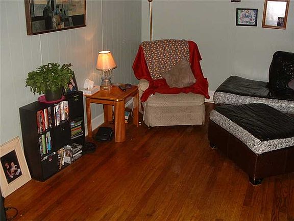 3rd image of 415 S Maple Ave