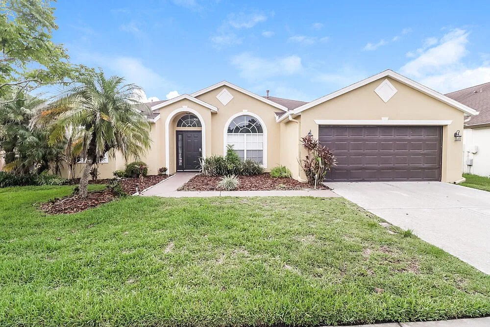 3 bed, 2.0 bath, 1759 sqft, $3,910 — Photo 1