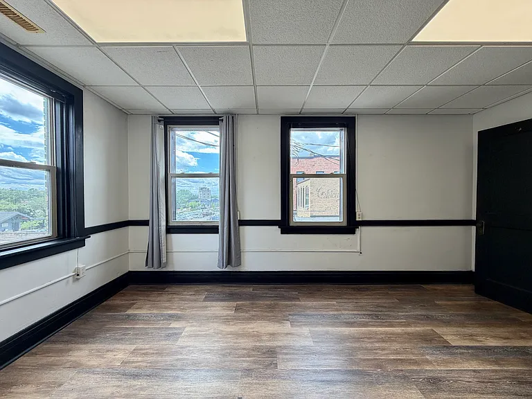 112 S Mill St — Photo 10