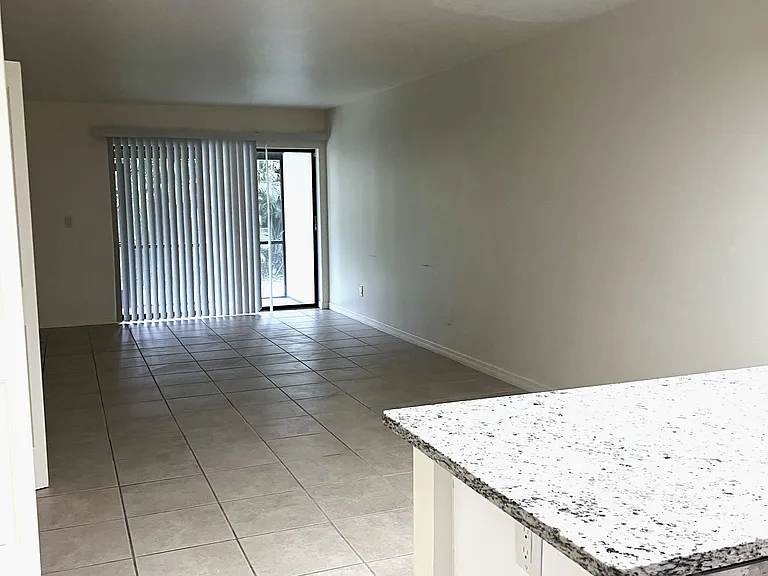 1510 SW 47th Ter #102 — Photo 3