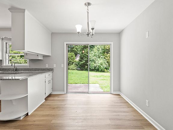 5th image of 304 Harwood Dr