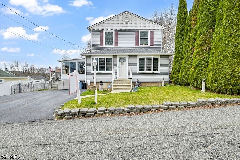 1st image of 22 Glenridge Rd