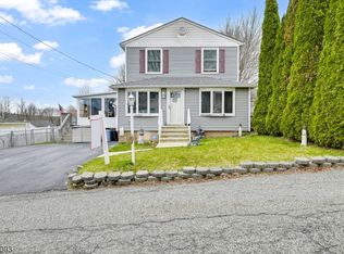 22 Glenridge Rd, Hewitt, NJ 07421