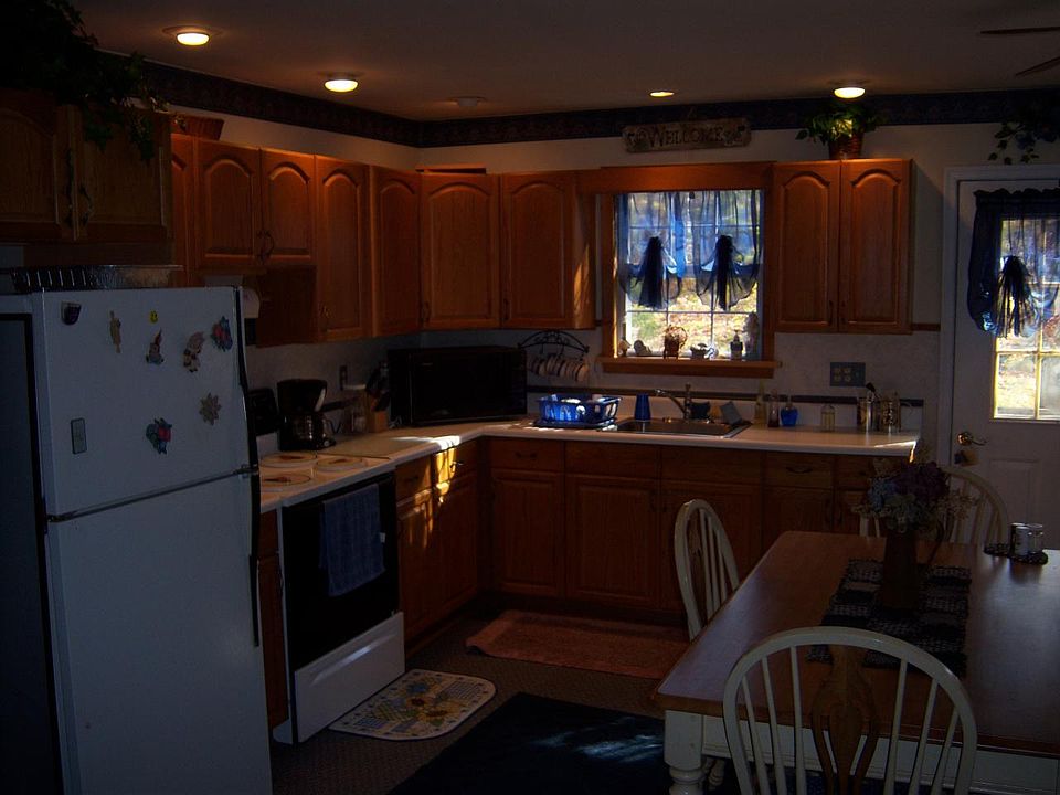 2nd image of 35 Lark Rd