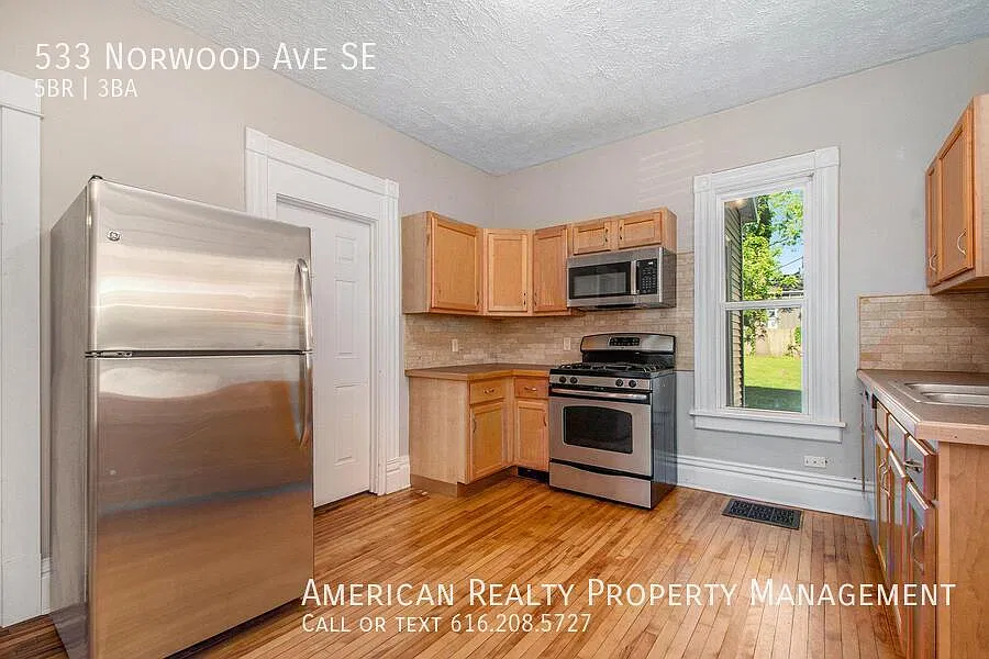 5 bed, 2.5 bath, 1888 sqft, $2,850 — Photo 4