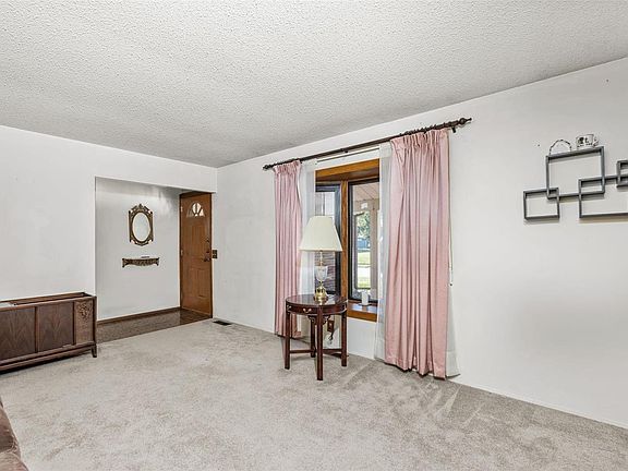3rd image of 2275 Belfast Dr