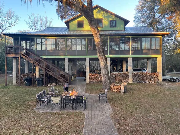 996 SE Riverside West Dr, Branford, FL 32008