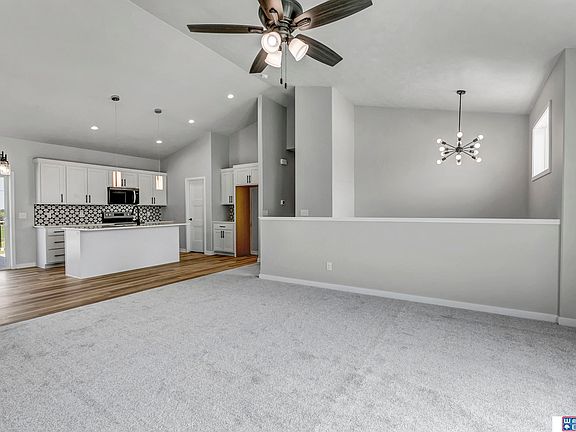 4th image of 932 W Avondale St
