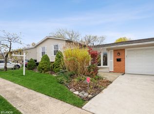 1000 Yorkshire Dr, Hanover Park, IL