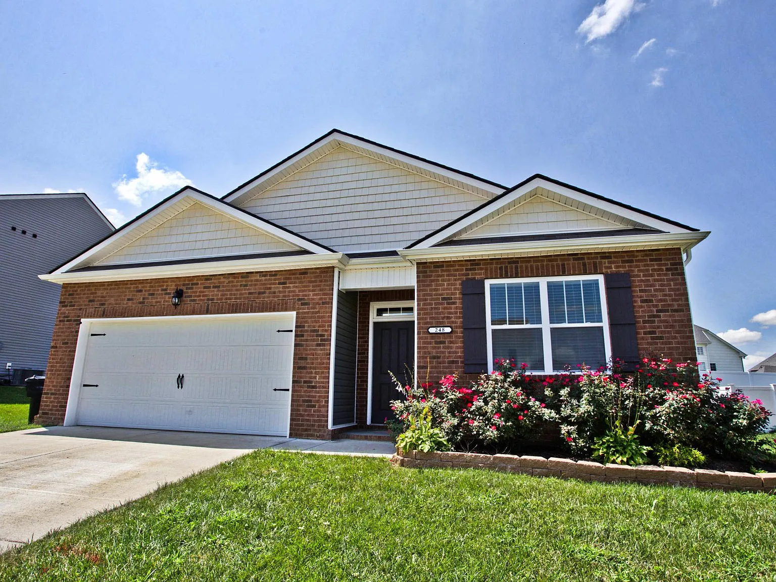 4 bed, 2056 sqft, $1,975 — Photo 2