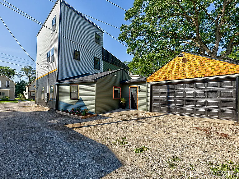 715 Butterworth St SW #3 — Photo 3