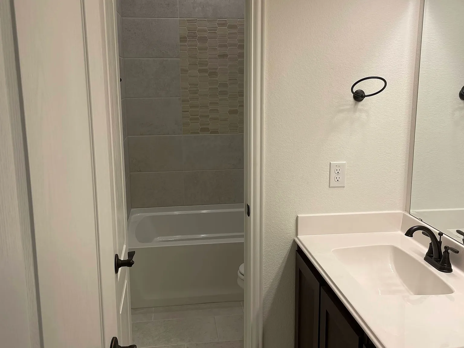 1004 Timber Ridge Dr — Photo 3