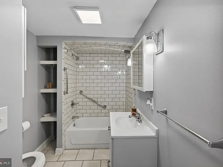 135 Keswick Ave — Photo 11