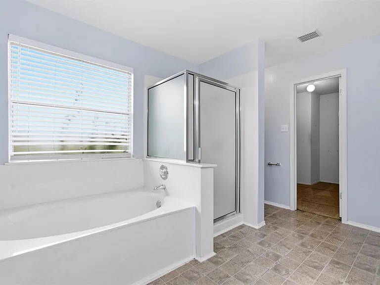 1806 Carriage Hills Trl — Photo 18