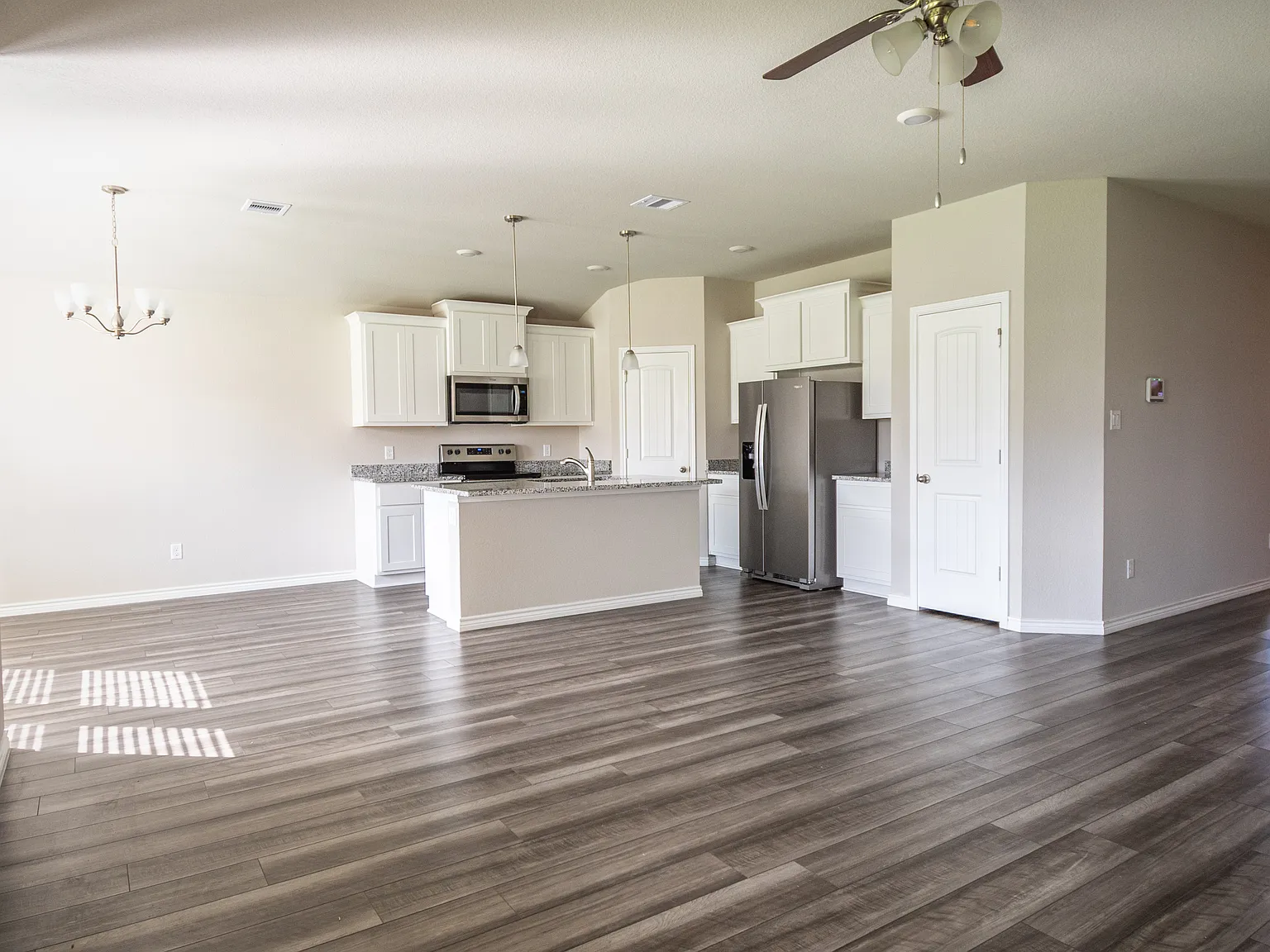 3 bed, 1370 sqft, $2,000 — Photo 3