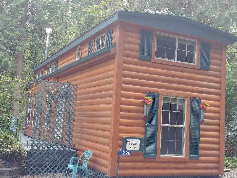 400 sq ft plus loft/porches