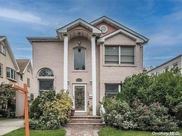 80-41 255th Street, Floral Park, NY 11004