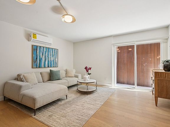 3rd image of 1824 Fairburn Ave #202
