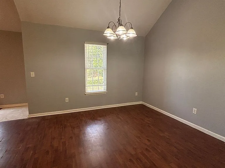 327 Springfield Cir — Photo 5