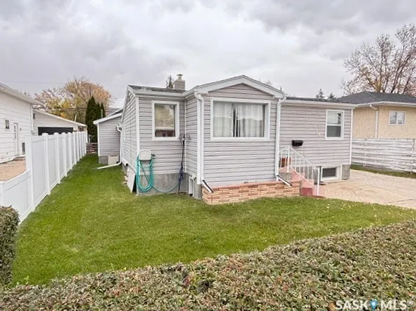 954 Brown Street, Moose Jaw, SK S6H 2Z2