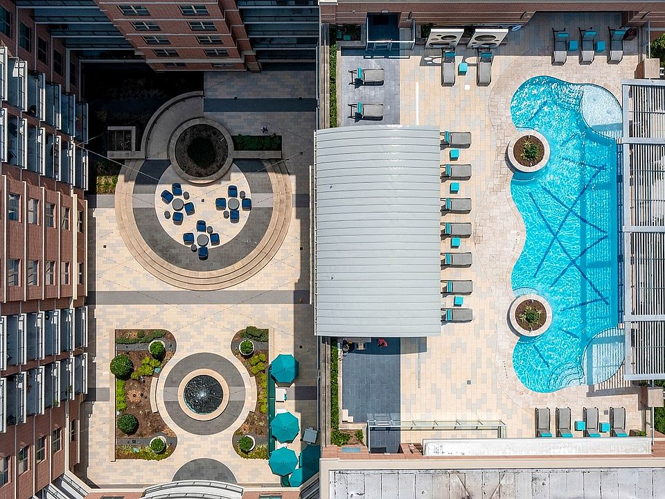 William Tanglewood Courtyard