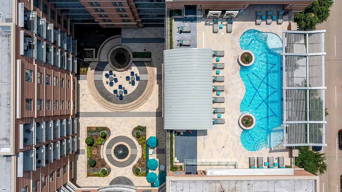 William Tanglewood Courtyard - The William