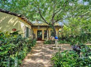 825 Alamanda St, Boca Raton, FL 33486