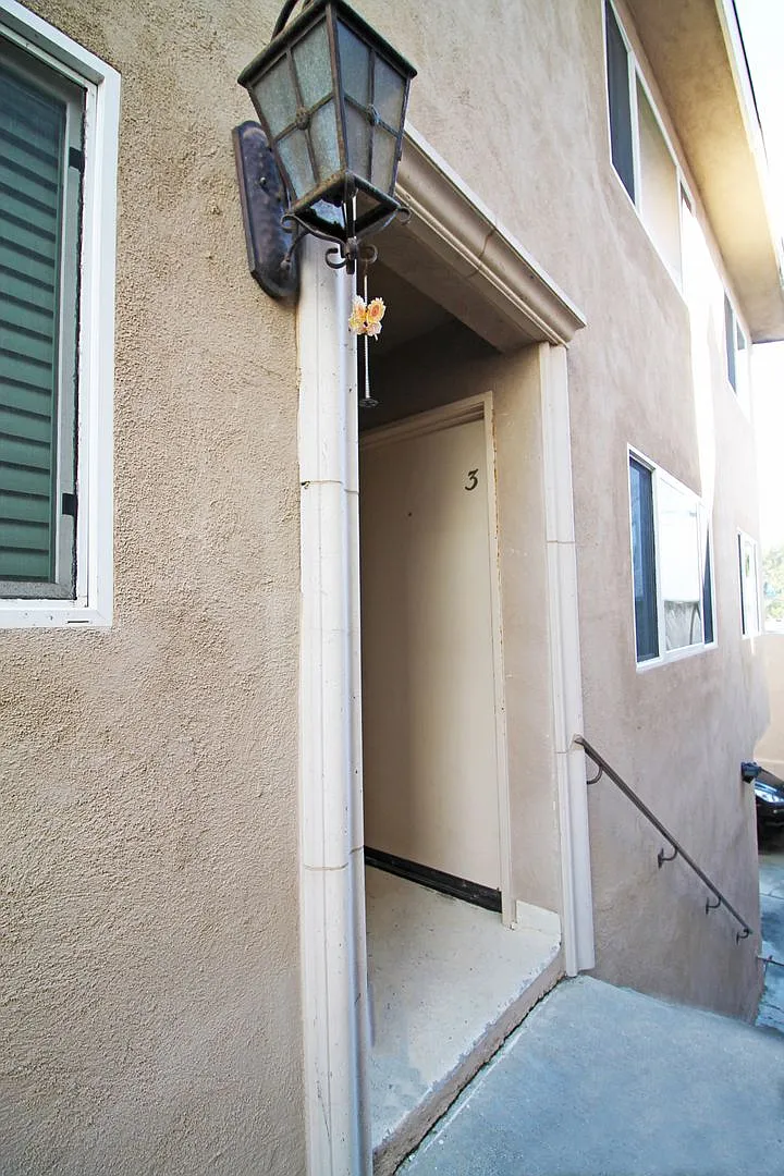 1126 Cypress Avenue — Photo 2
