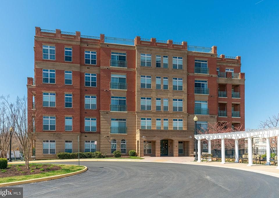 1st image of 680 Watermans Dr APT 102