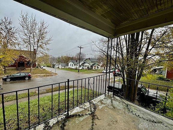 4th image of 136 Pointview Ave