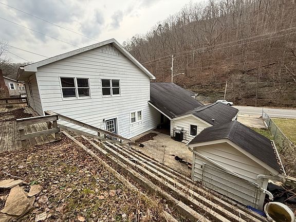 4th image of 520 Town Mountain Rd