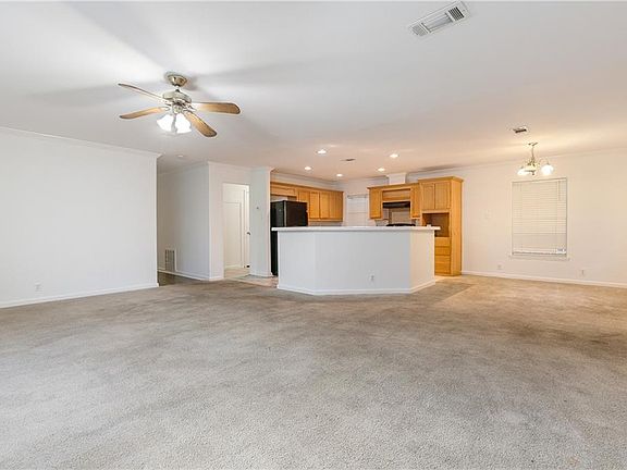 4th image of 30 Curtis Dr
