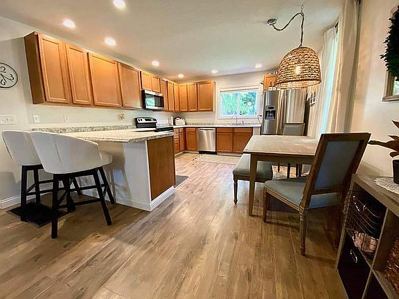 2nd image of 207 W 27th St