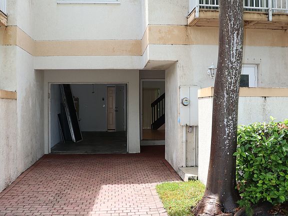 2nd image of 8492 Lagos De Campo Blvd