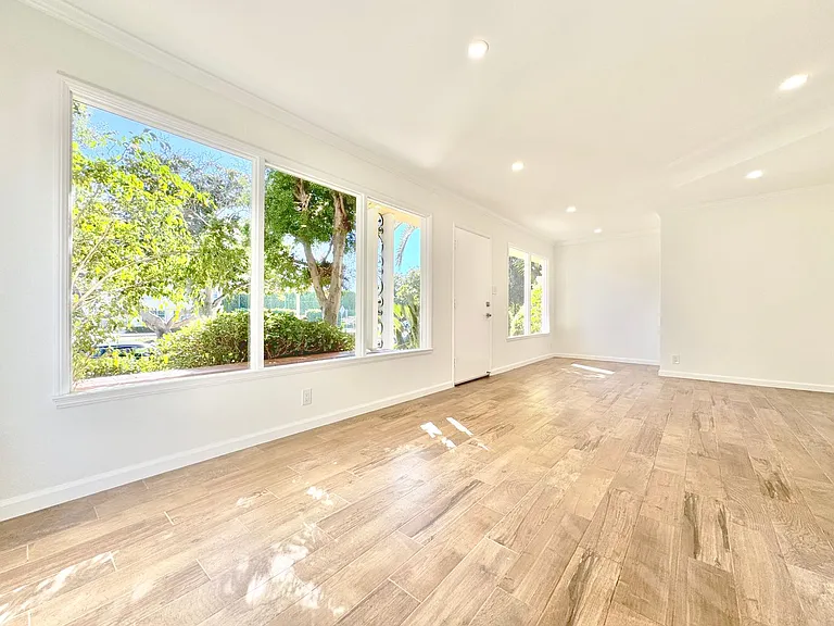 435 San Vicente Blvd — Photo 5