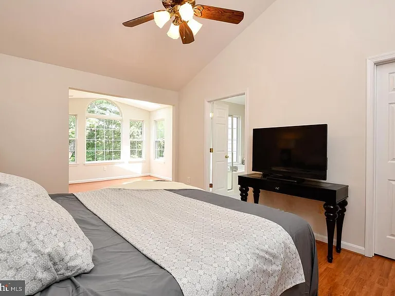 3802 Koval Ln — Photo 10