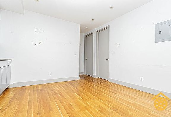 3rd image of 273 Kosciuszko St #2D
