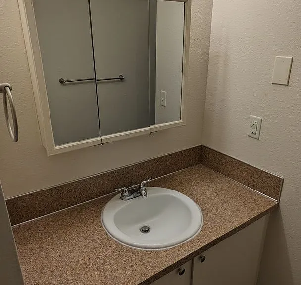 Royal Crest Townhomes — Photo 121