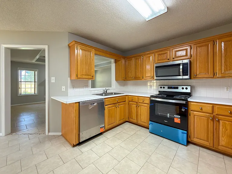 6409 Fallstone Rd — Photo 7