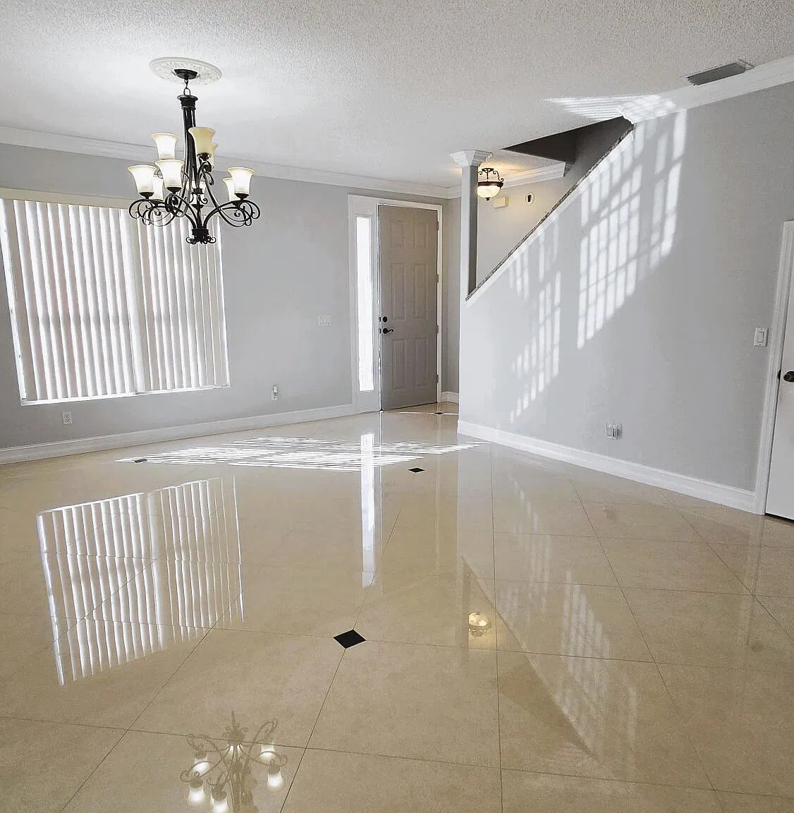 5 bed, 3.0 bath, 2766 sqft, $2,900 — Photo 3