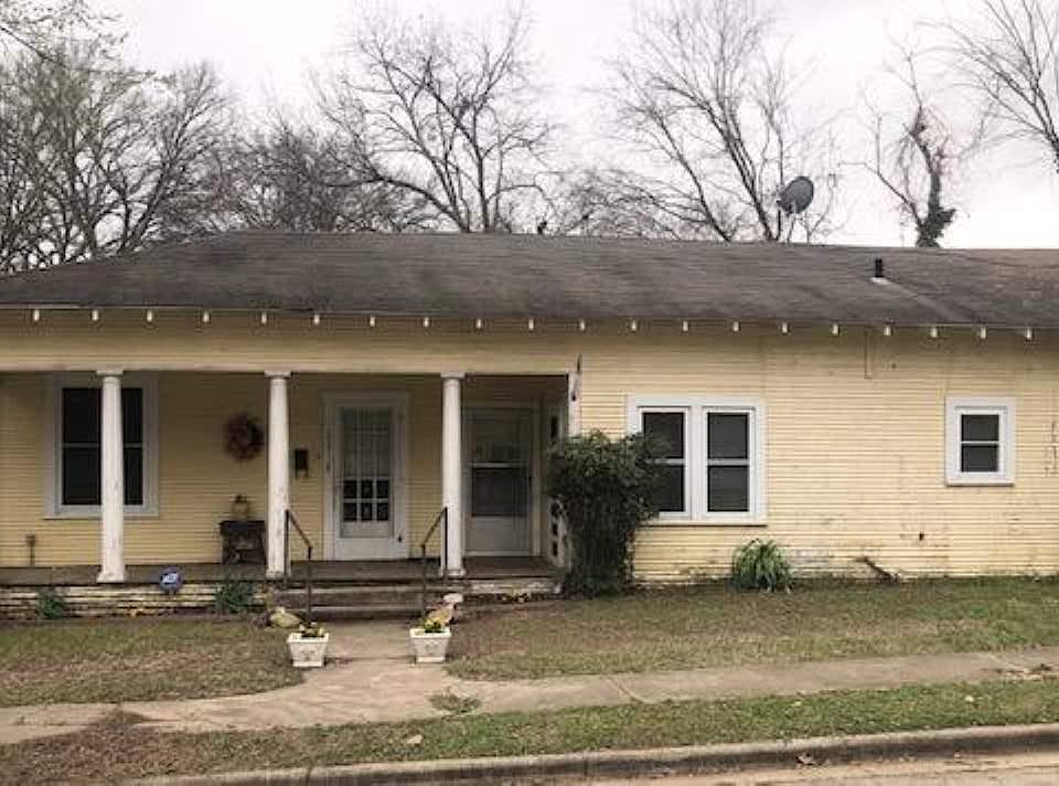 1st image of 202 E Quitman Ave
