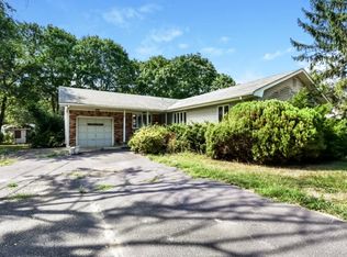 72 Pineaire Ave, Farmingville, NY 11738