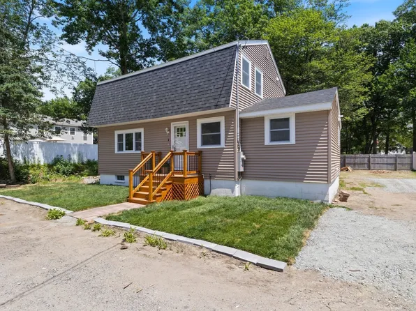 3 Greystone Rd, Merrimac, MA 01860
