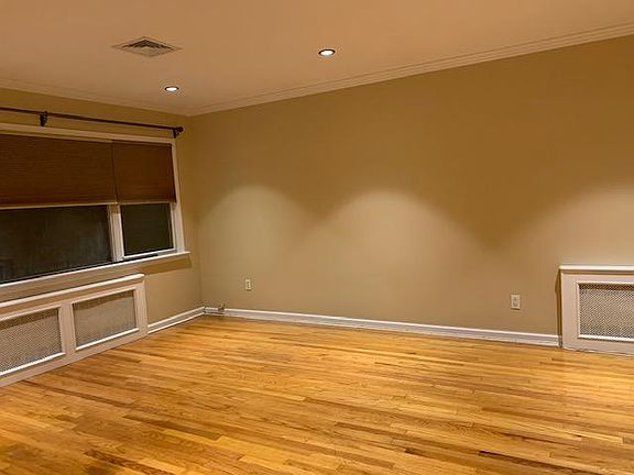 5th image of 200 Evergreen Ave