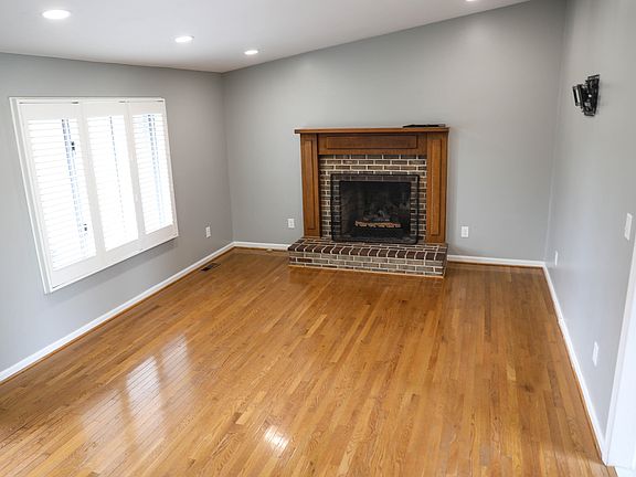 3rd image of 18487 Essex Dr